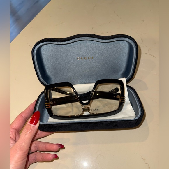 Gucci sunglasses worn once - Picture 2 of 5